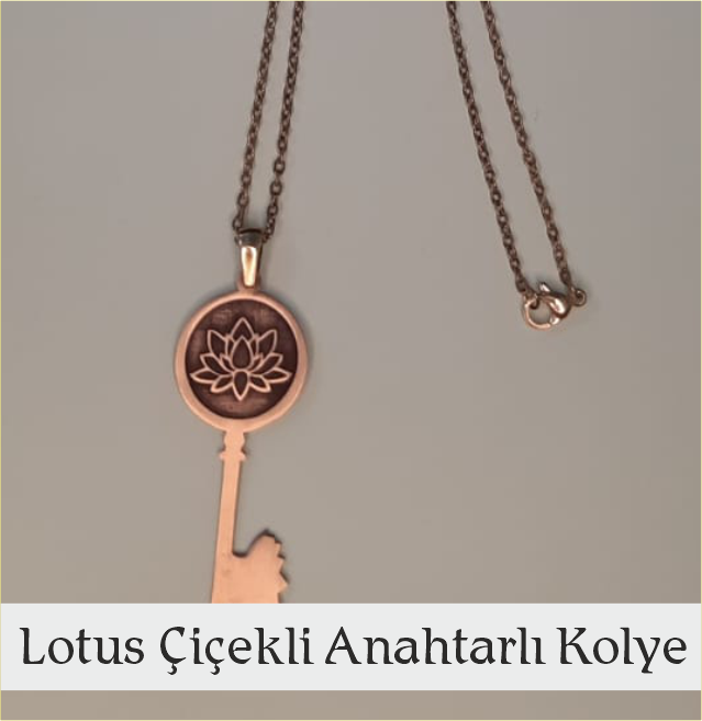 Lotus Çiçekli Anahtarlı Kolye